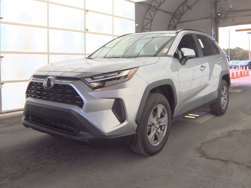 2025 Toyota RAV4 XLE photo