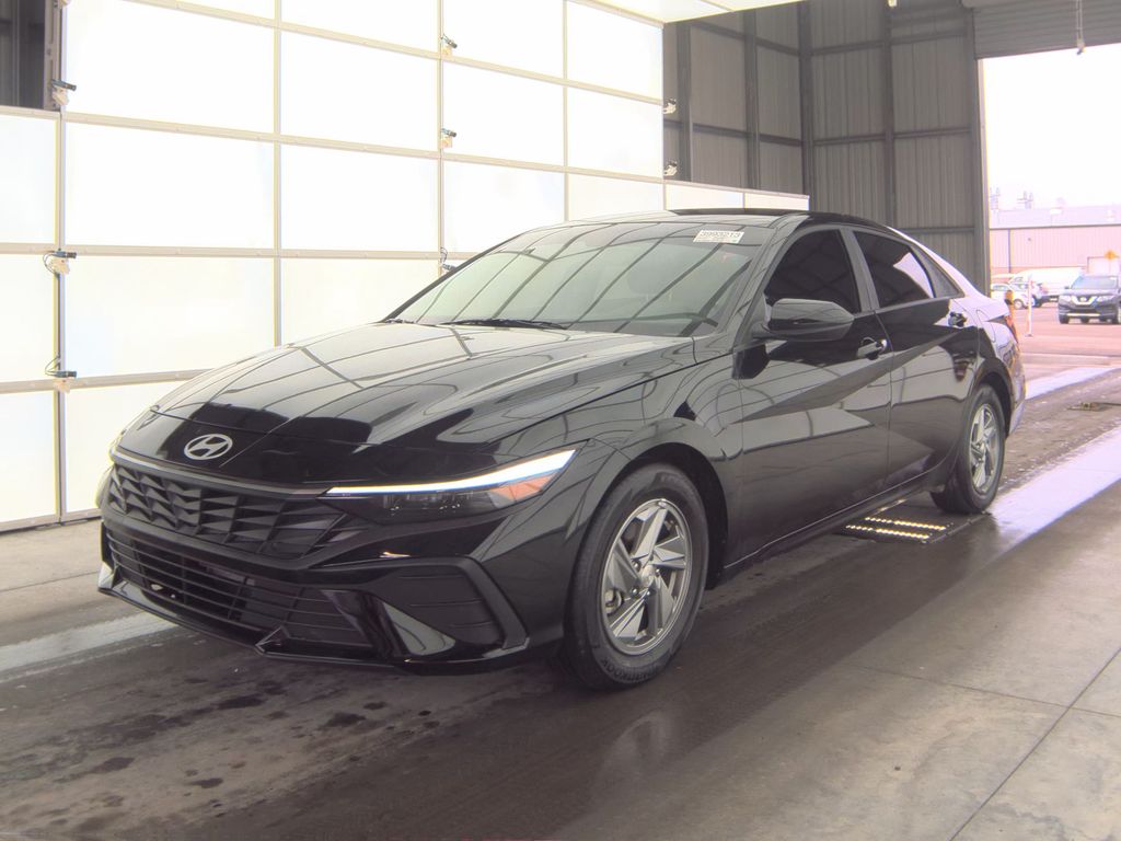 2025 Hyundai Elantra SE photo