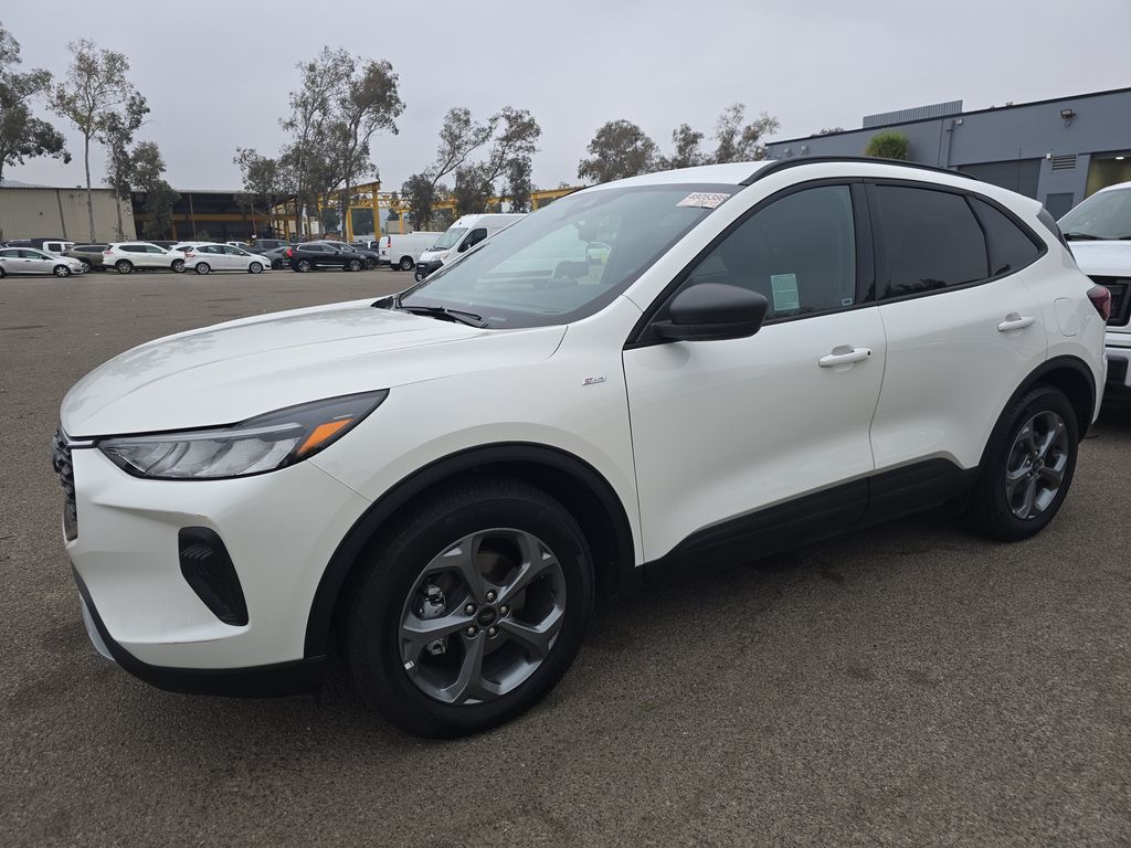 2025 Ford Escape ST-Line photo