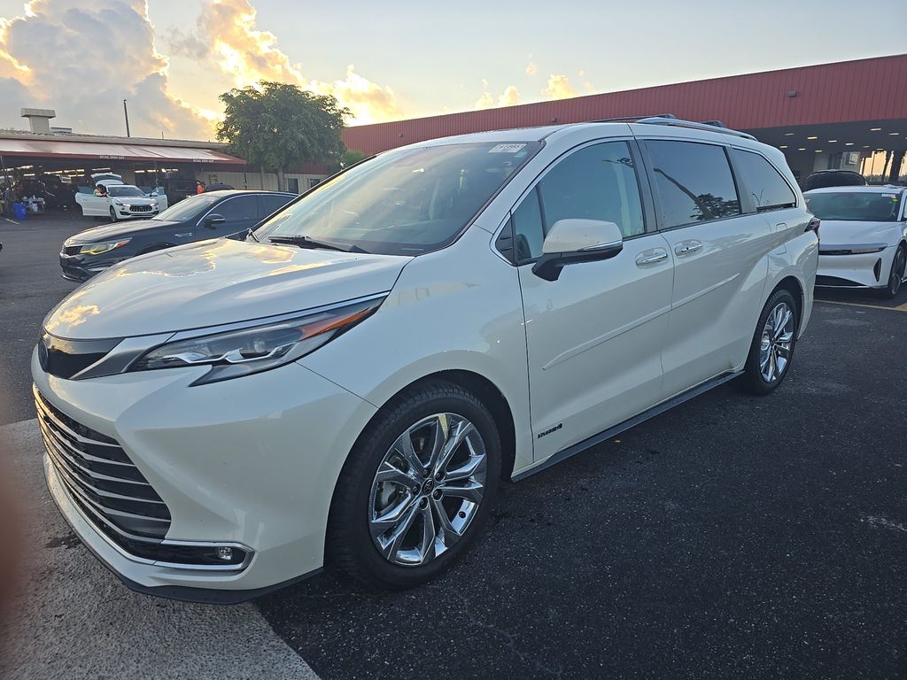 2021 Toyota Sienna Platinum photo