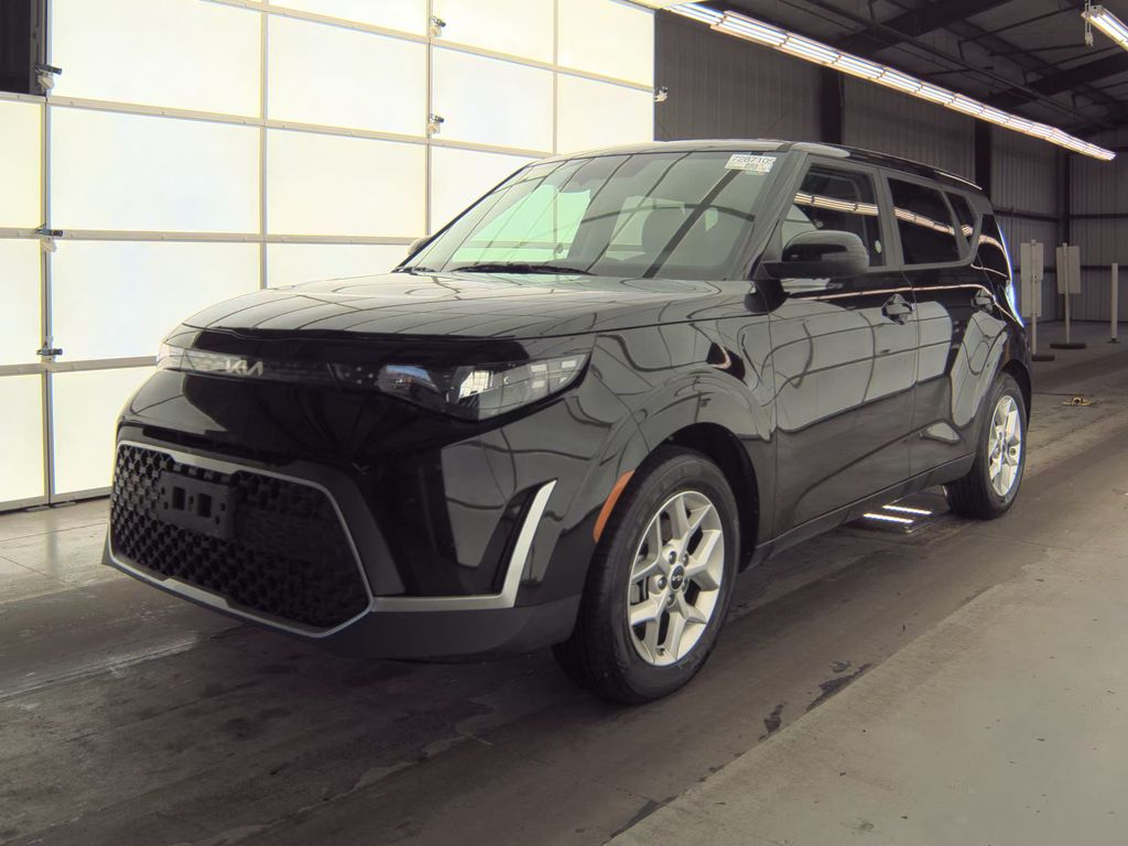 2025 Kia Soul LX photo