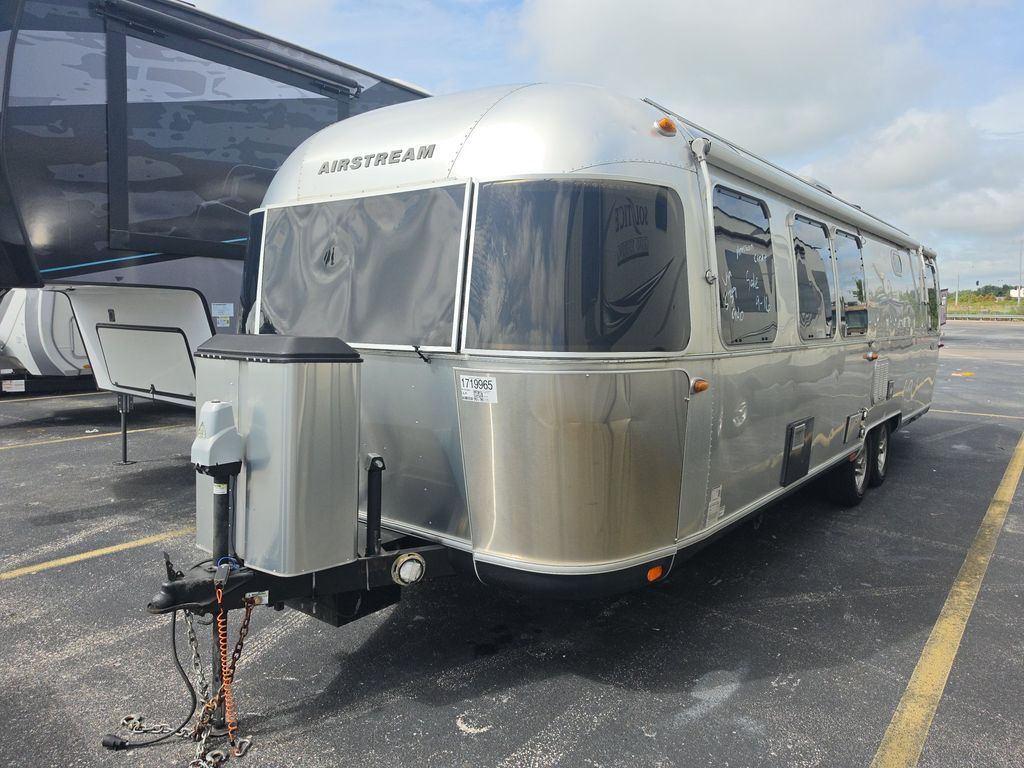 2017 Airstream Classic 30 photo