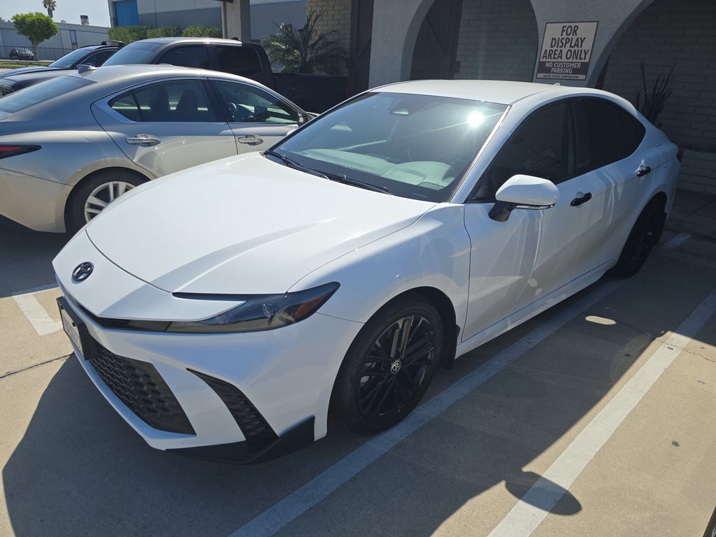 2025 Toyota Camry SE photo