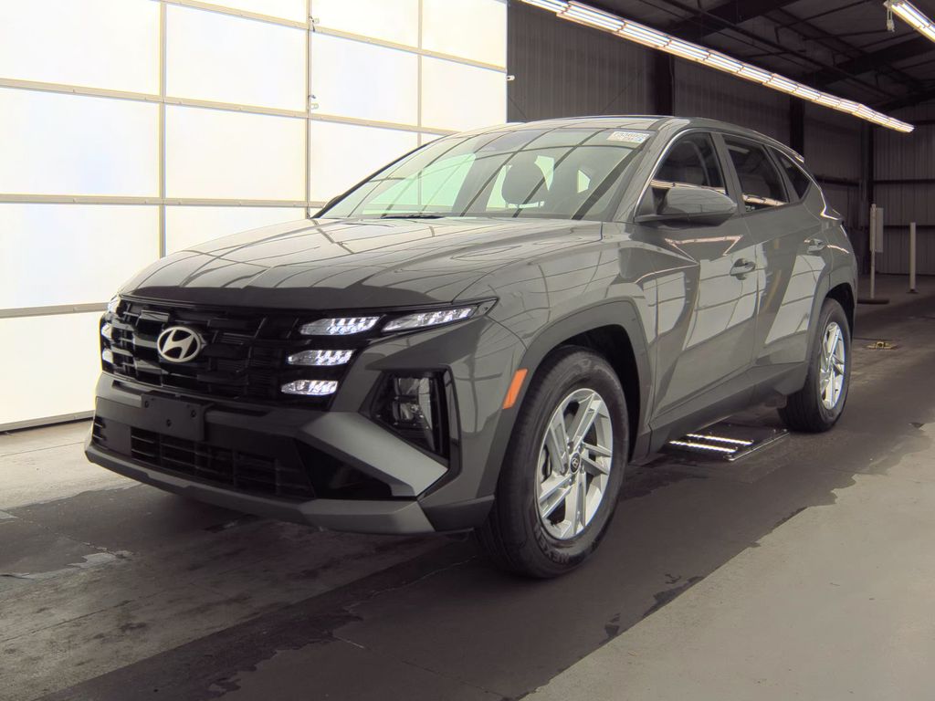 2025 Hyundai Tucson SE photo