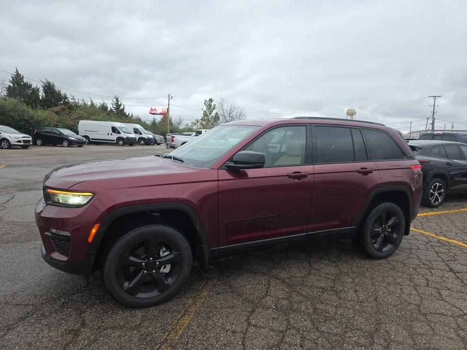 2025 Jeep Grand Cherokee Base photo