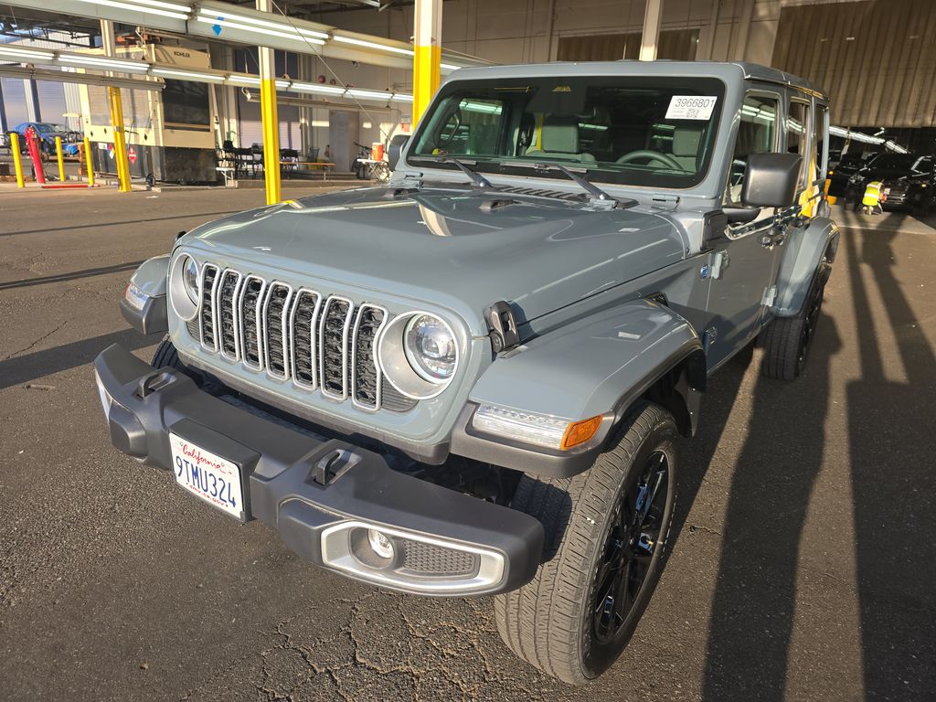 2025 Jeep Wrangler Sahara photo