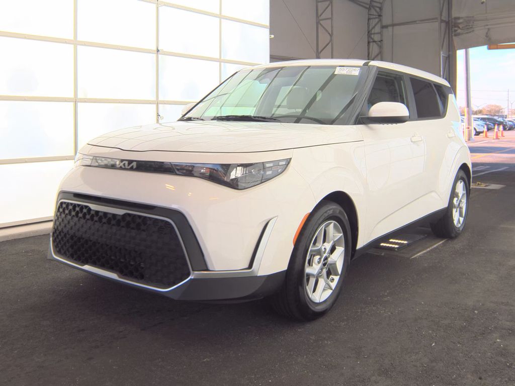 2025 Kia Soul LX photo