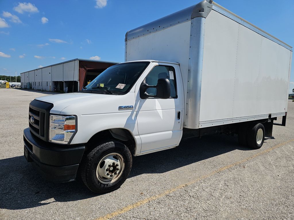 2025 Ford E-450 Cutaway photo