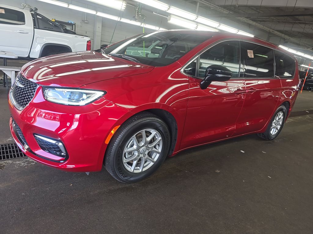 2025 Chrysler Pacifica Select photo