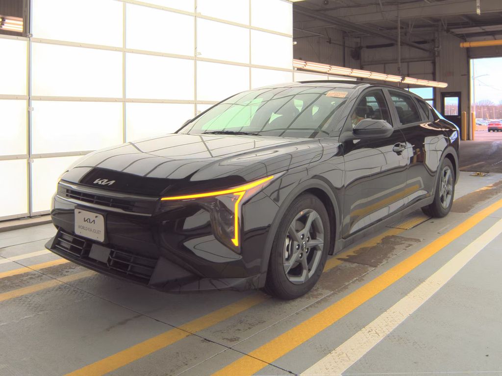 2025 Kia K4 LXS photo