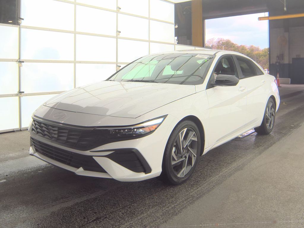 2025 Hyundai Elantra SEL Sport photo