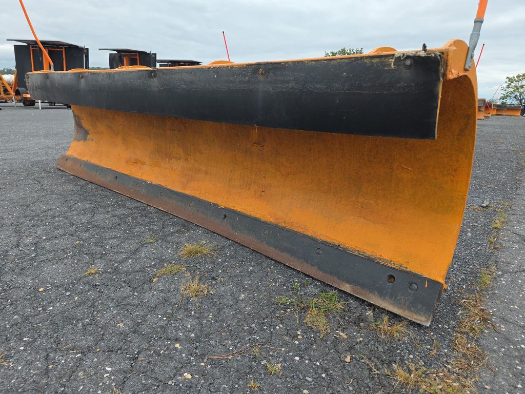 1989 Valk RV112116 Snowplow photo