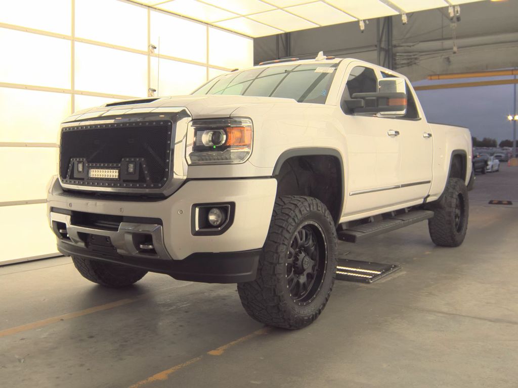 2018 GMC Sierra 2500HD Denali photo