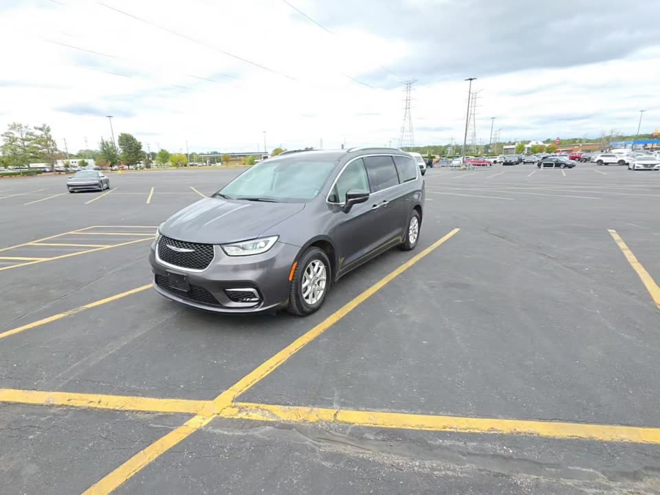 2021 Chrysler Pacifica Touring L photo