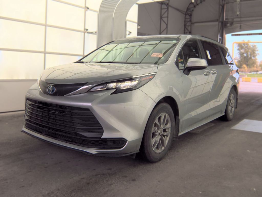 2025 Toyota Sienna XSE photo