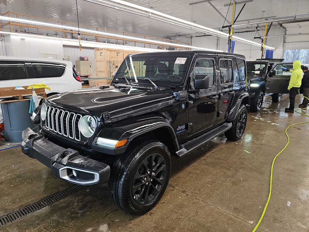 2025 Jeep Wrangler Sahara photo