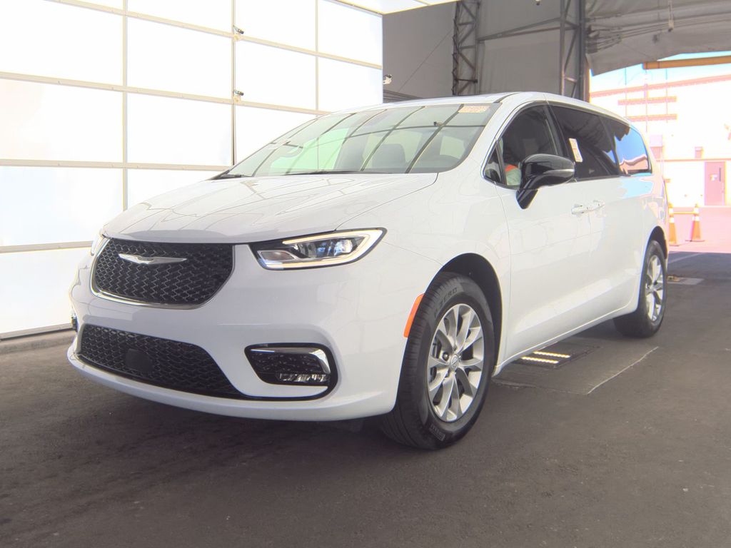 2026 Chrysler Pacifica Limited photo
