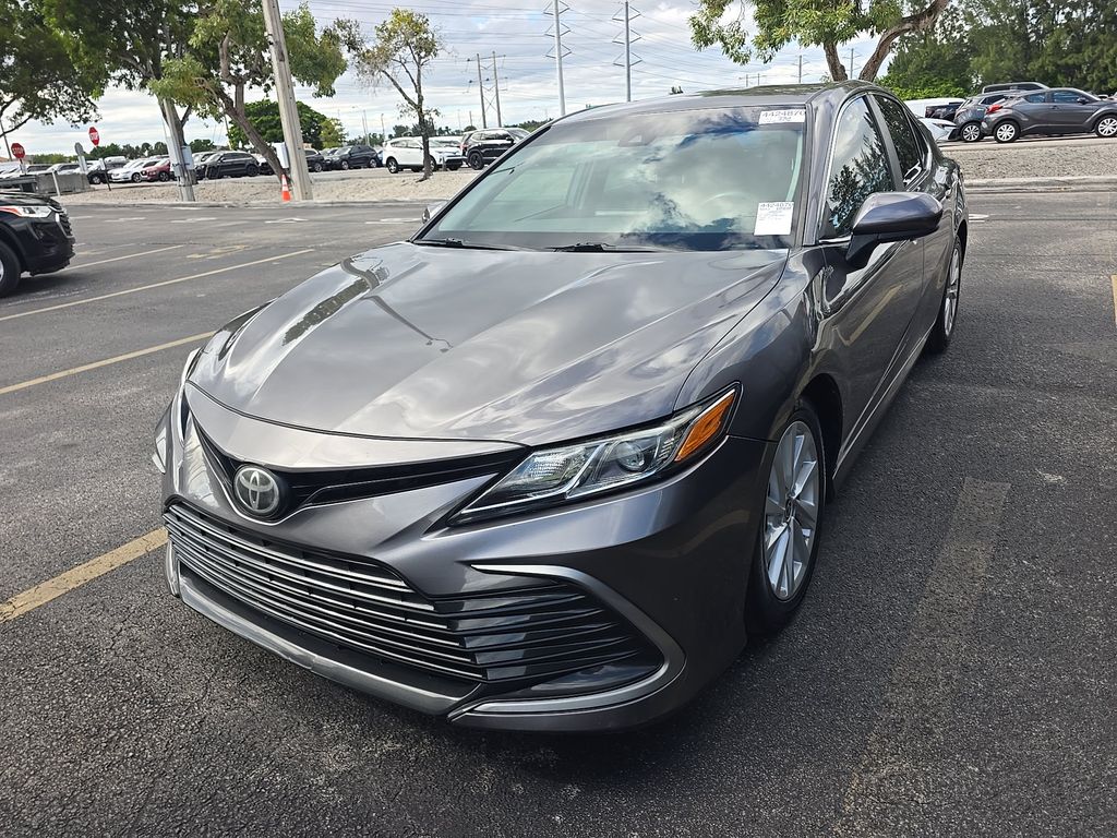 2021 Toyota Camry LE photo