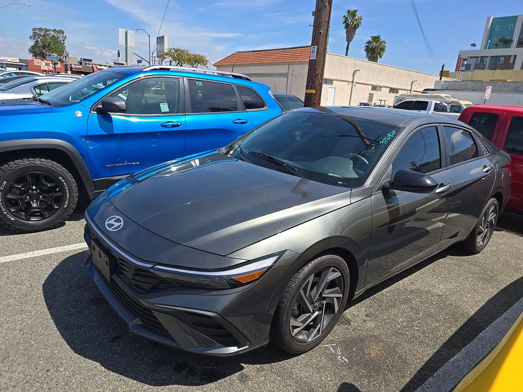 2025 Hyundai Elantra SEL Sport photo