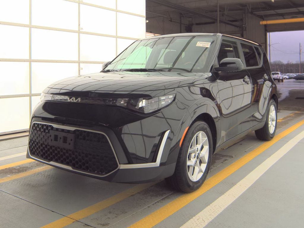 2025 Kia Soul LX photo
