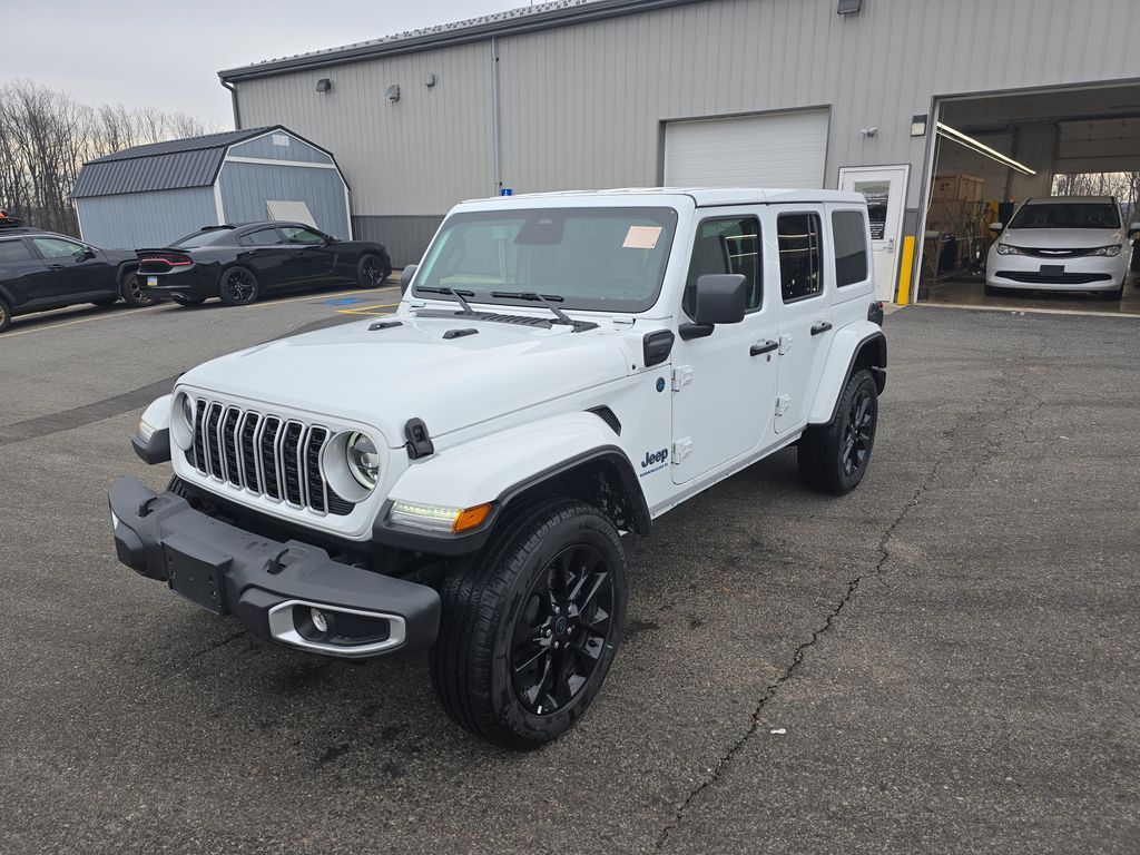 2025 Jeep Wrangler Sahara photo