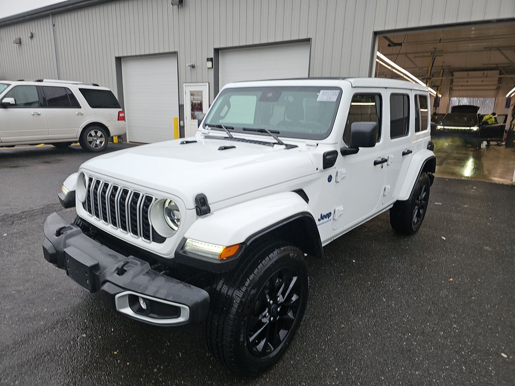 2025 Jeep Wrangler Sahara photo