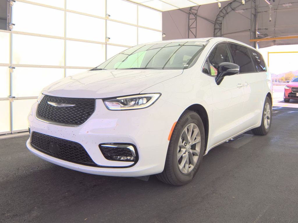 2026 Chrysler Pacifica Limited photo