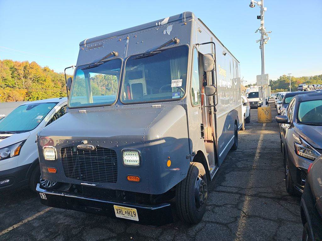 2020 Freightliner Chassis photo