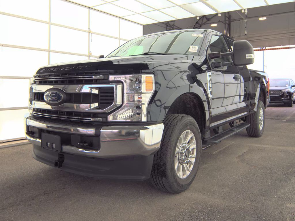 2022 Ford F-350 XLT photo
