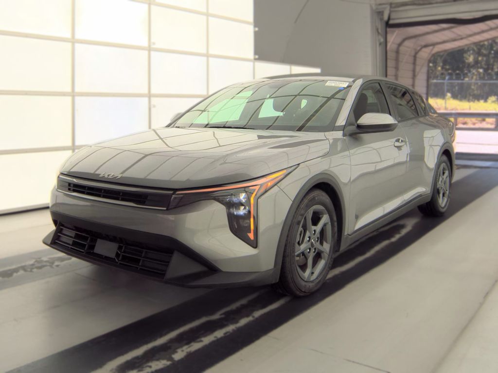 2025 Kia K4 LXS photo