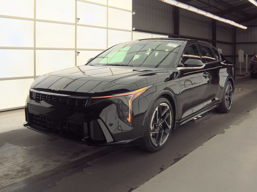 2025 Kia K4 GT-Line photo