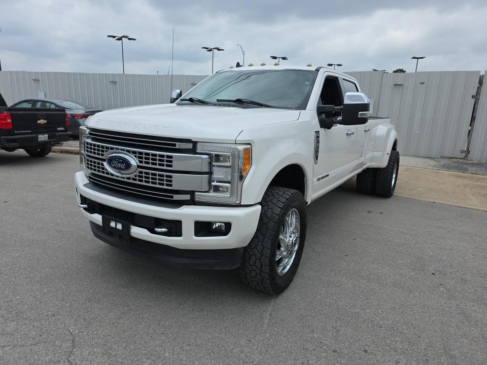 2019 Ford F-350 Platinum photo