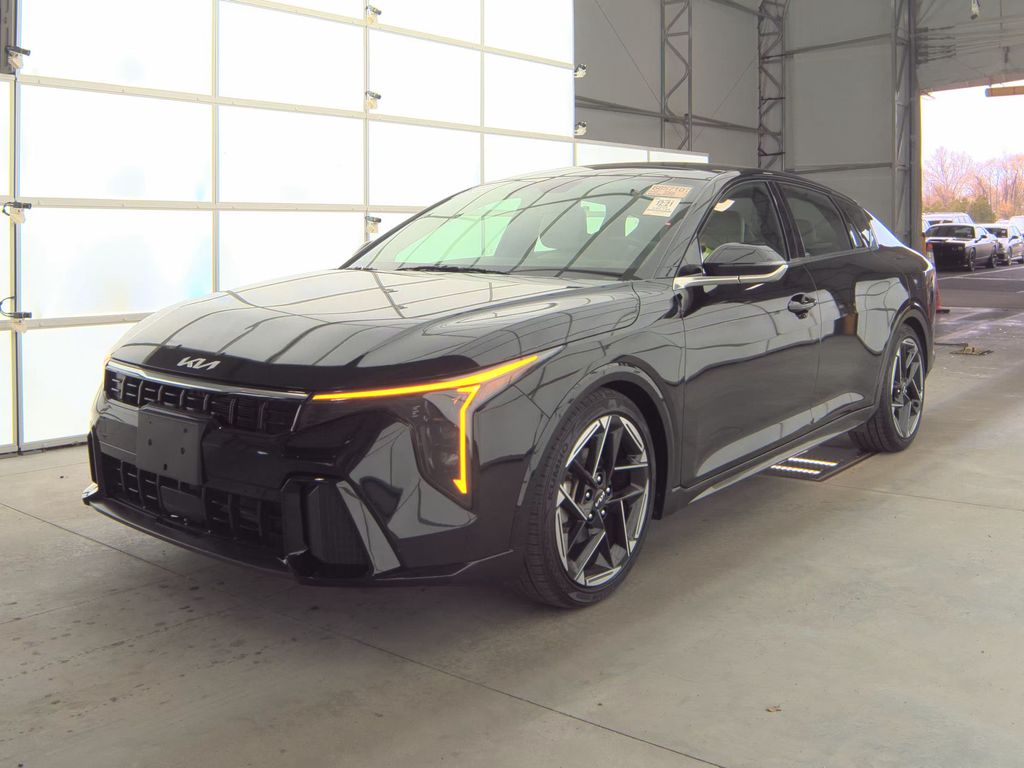 2025 Kia K4 GT-Line photo