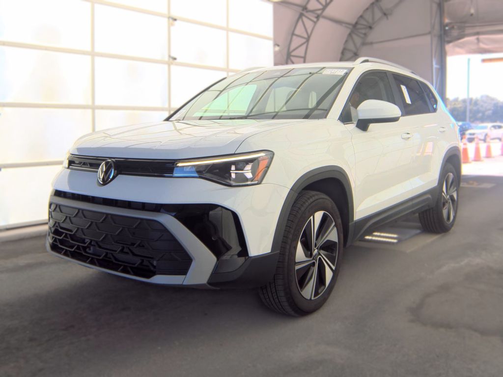 2025 Volkswagen Taos SE photo