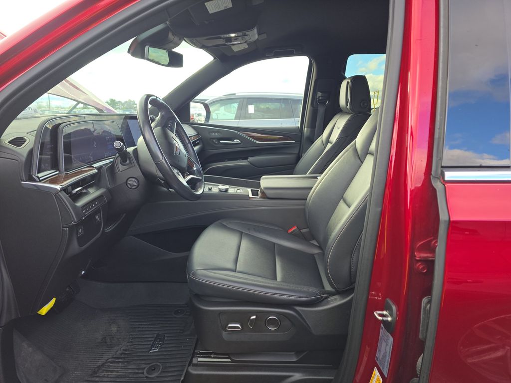 2023 Cadillac Escalade Luxury photo