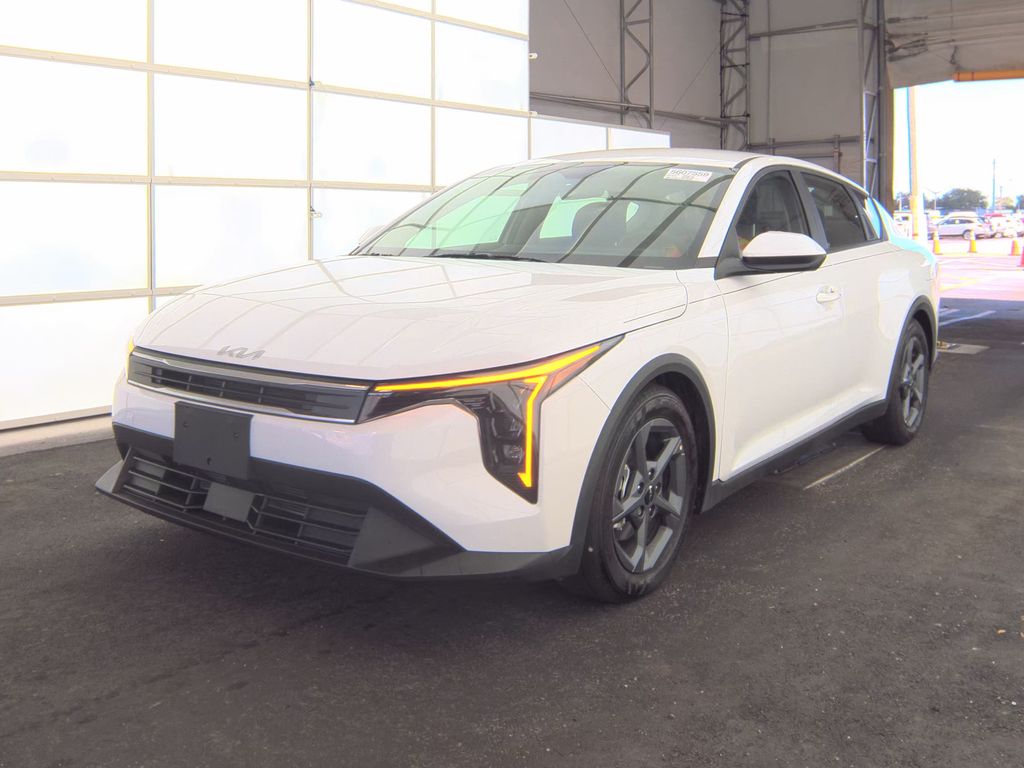 2025 Kia K4 LXS photo
