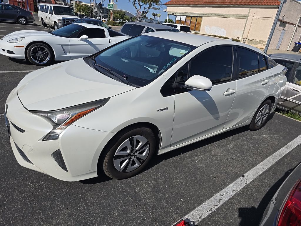 2017 Toyota Prius Three photo