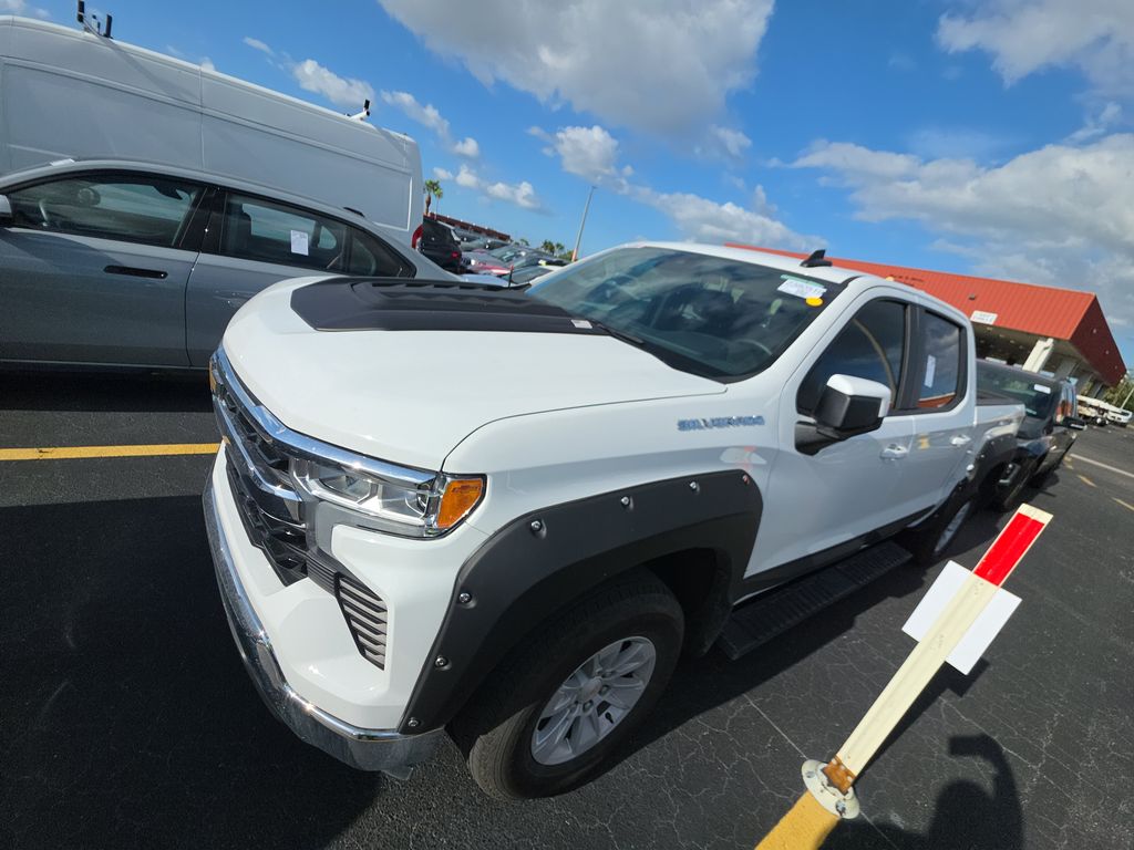 2025 Chevrolet Silverado 1500 LT photo