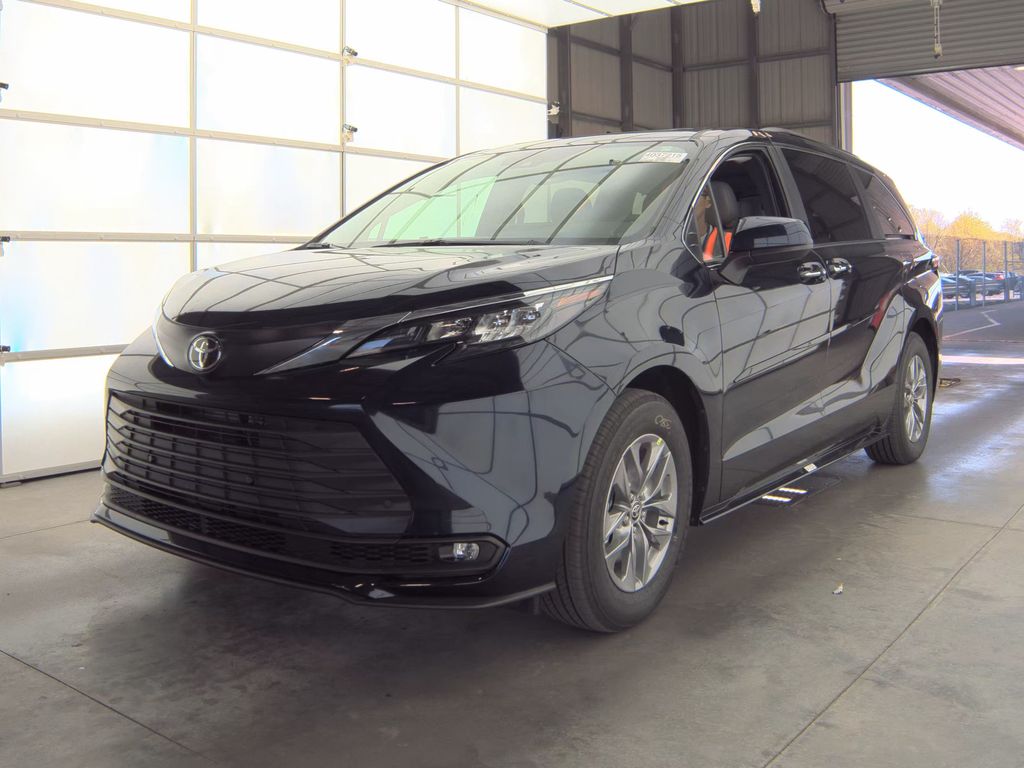 2026 Toyota Sienna XLE photo