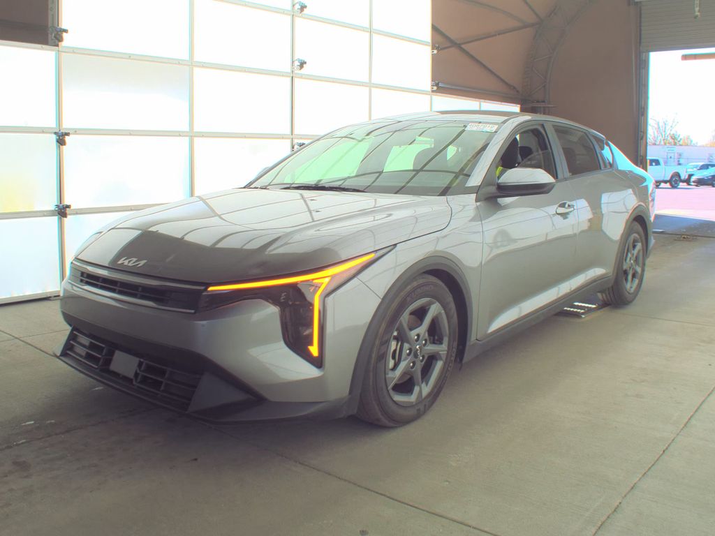 2025 Kia K4 LXS photo