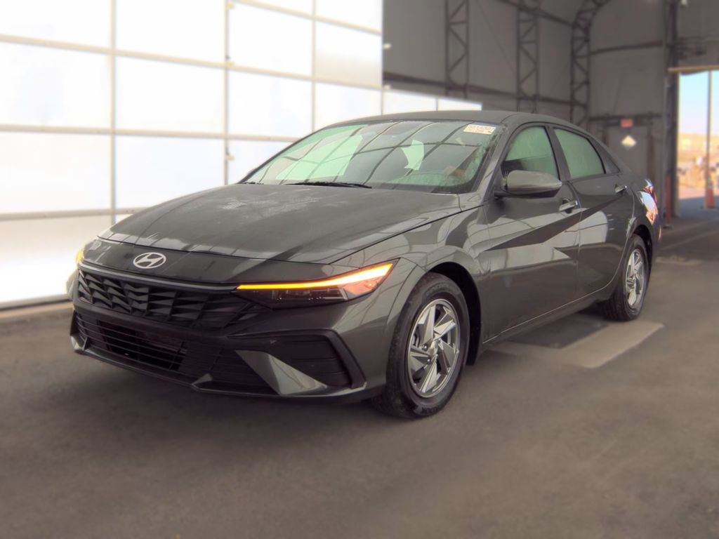 2026 Hyundai Elantra SE photo