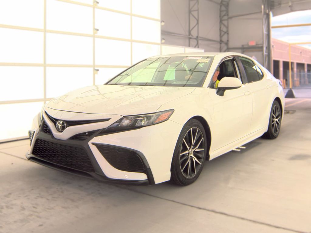2021 Toyota Camry SE photo