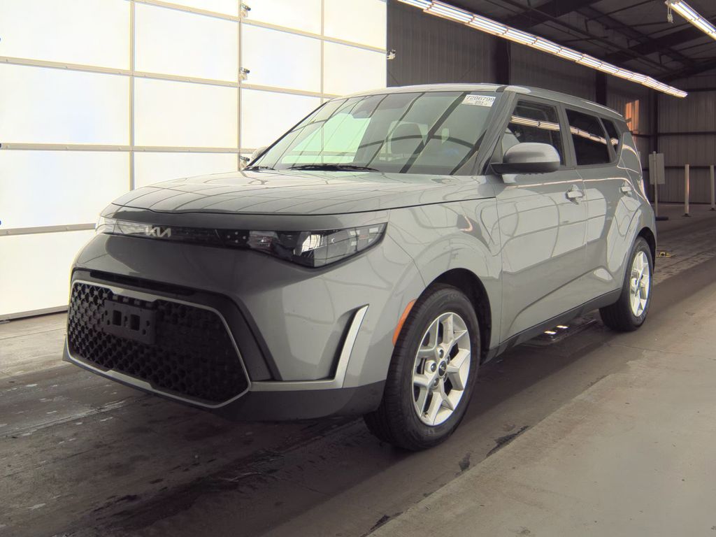 2025 Kia Soul LX photo