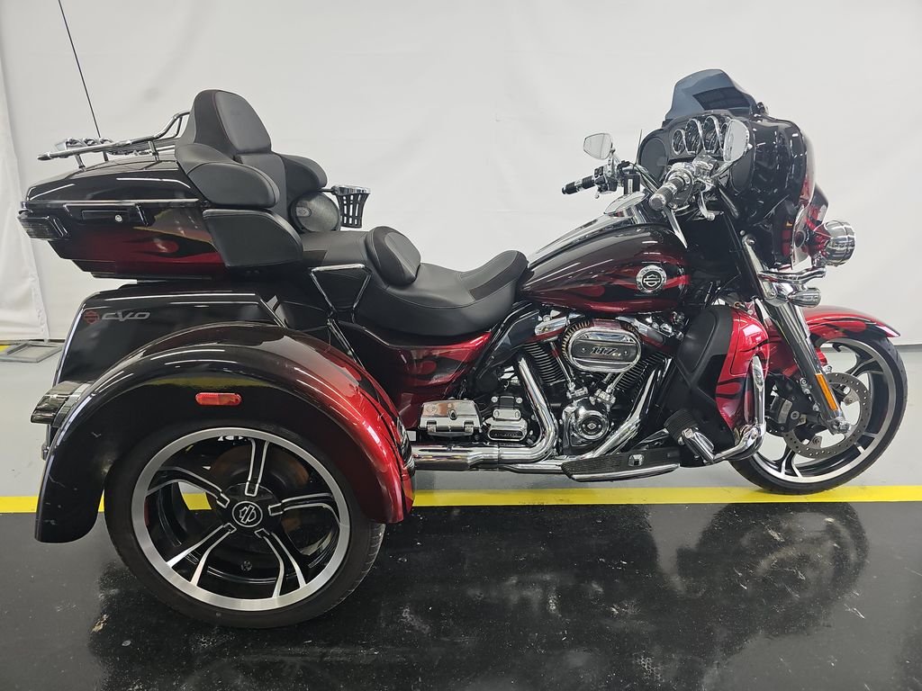 2022 Harley-Davidson Flhtcutgse CVO photo