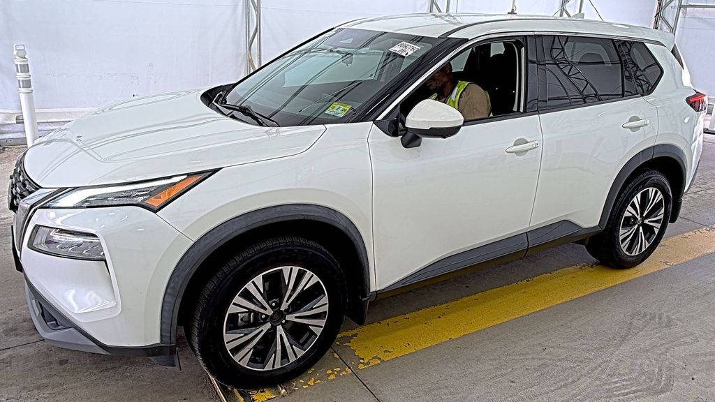 2021 Nissan Rogue SV photo