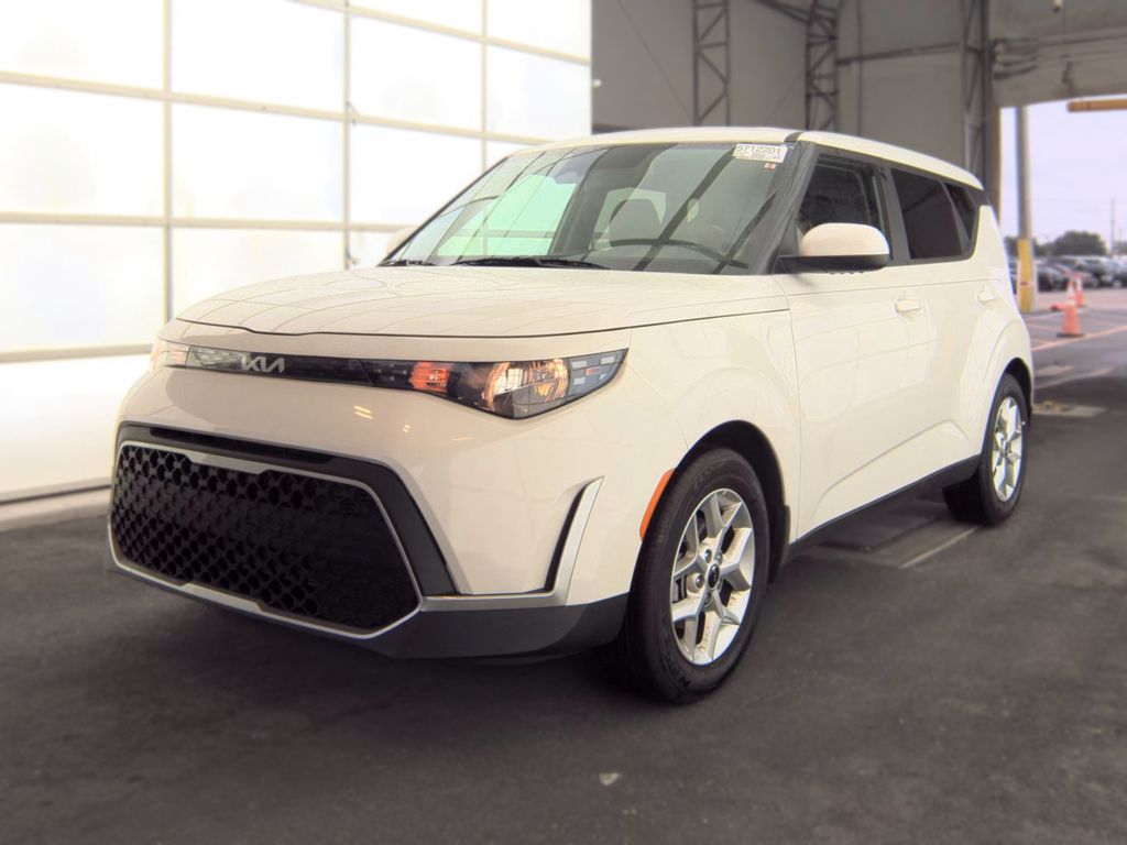 2025 Kia Soul LX photo