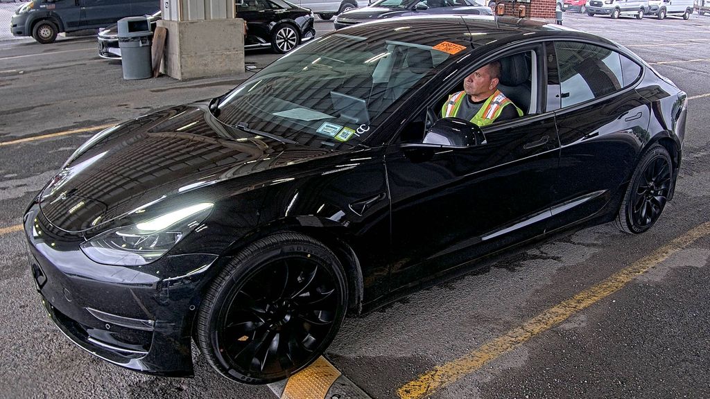 2021 Tesla Model 3 Long Range photo