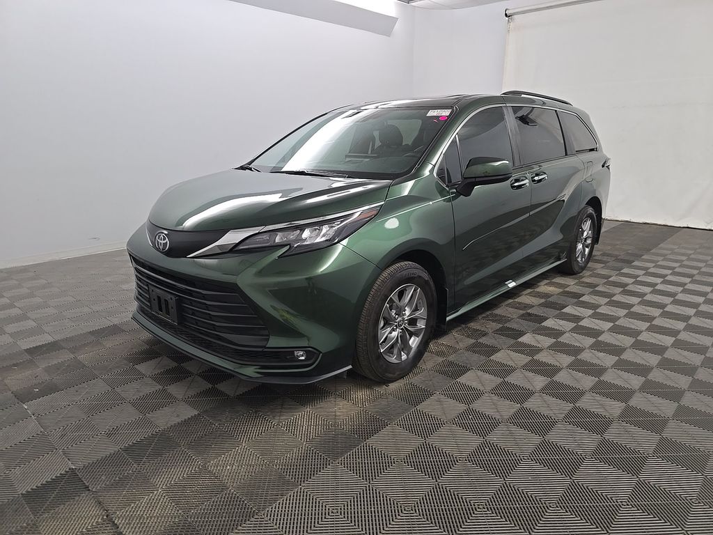 2026 Toyota Sienna XLE photo