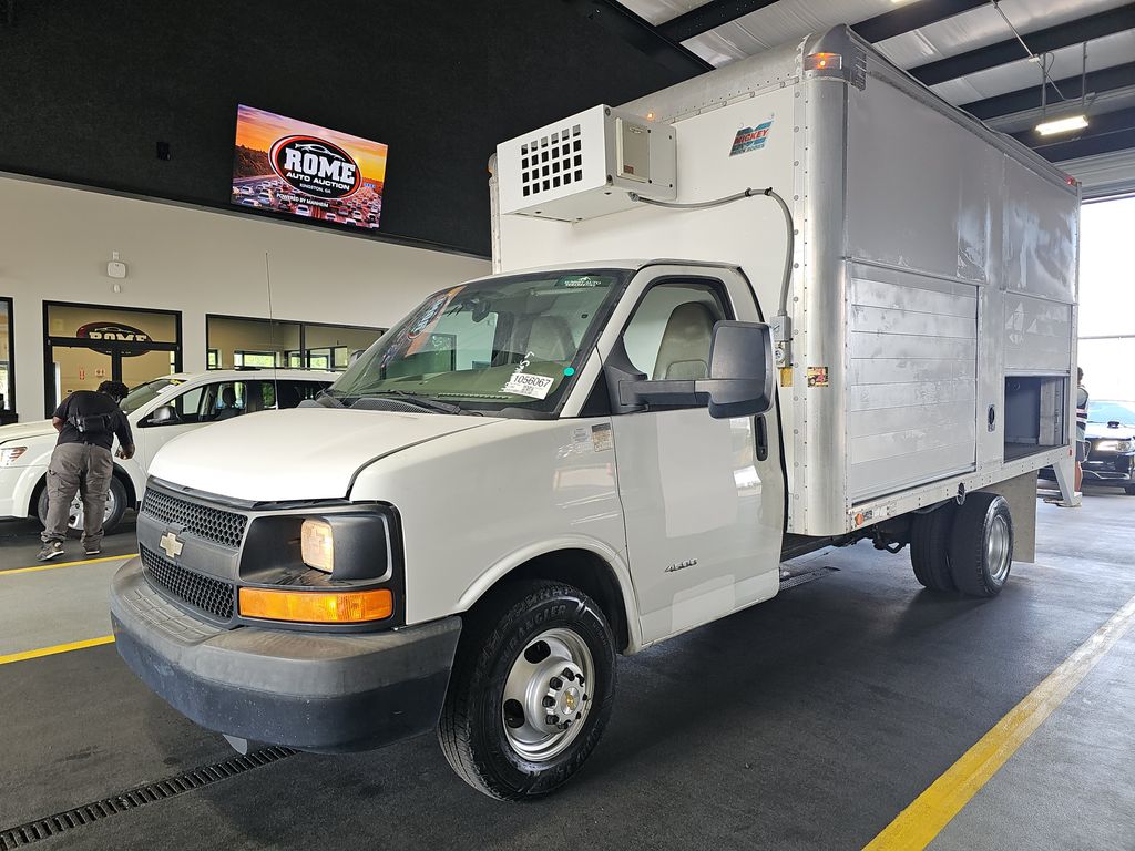 2015 Chevrolet G4500 Cutawy photo