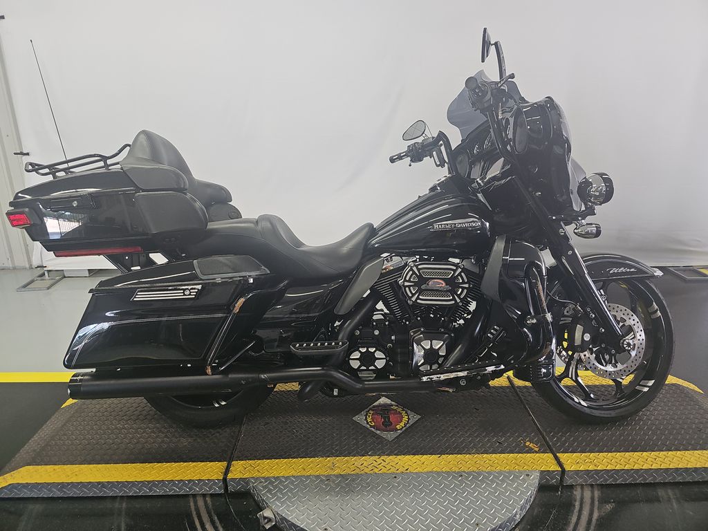 2014 Harley-Davidson Flhtcu photo